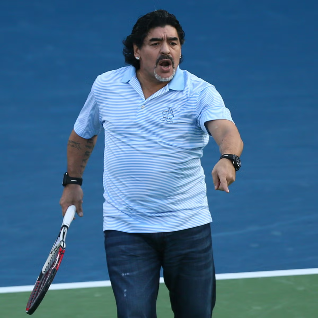 Diego Maradone joue au Padel